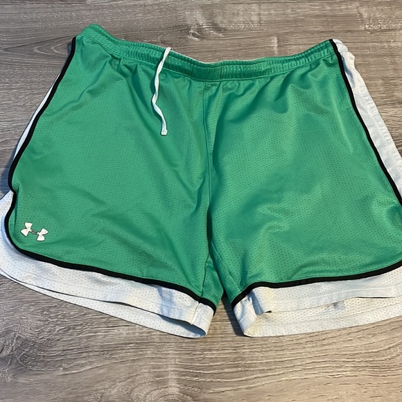 Men’s under armor, large gear workout green retro  shorts - Picture 3 of 8